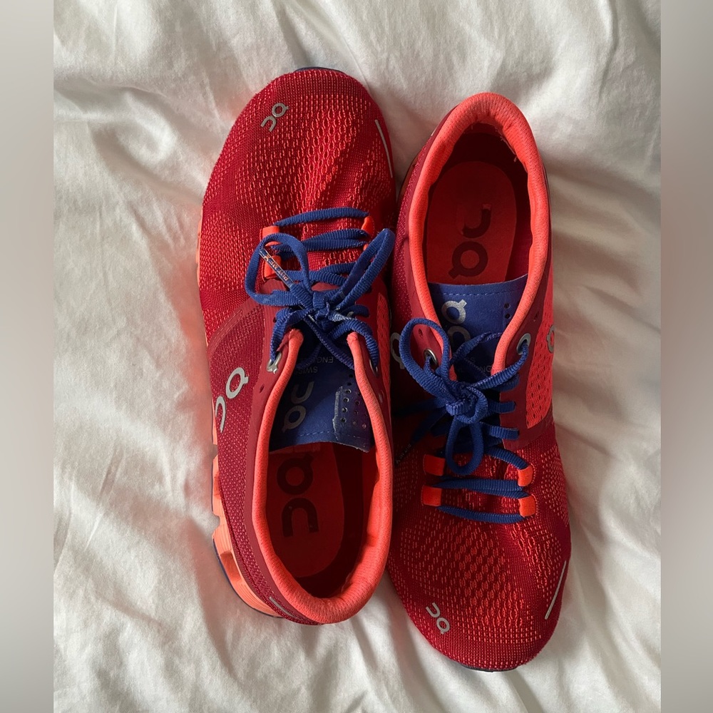 On cloud running shoes women’s size 7